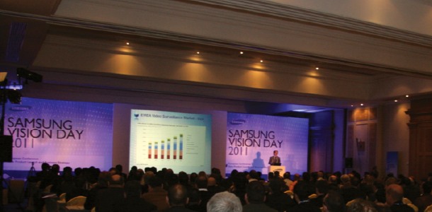 Samsung Vision Day 2011 business conference with attendees and presentation stage
